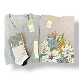Women’s 2 Shirt/4pk Socks Gift Set Bundle Size Small NWT